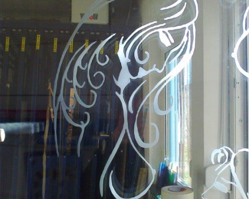 Sandstrahlarbeit nicht bekleidete Frau